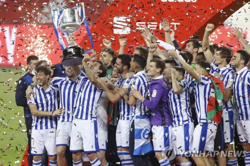 2019-2020시즌 코파 델 레이 우승을 차지한 레알 소시에다드 선수들의 세리머니 모습. [AP=연합뉴스]