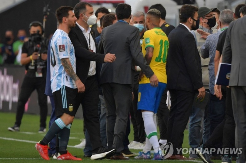 중단된 브라질-아르헨티나전 [AFP=연합뉴스]