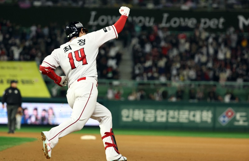 한국시리즈 첫 홈런의 최정
