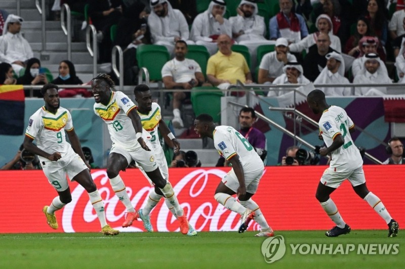 파마라 디에디우의 골에 기뻐하는 세네갈 선수들[AFP=연합뉴스]