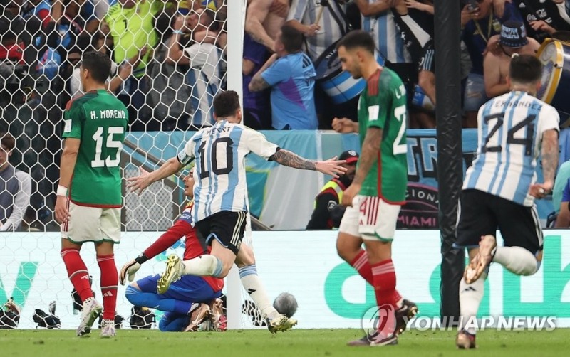 아르헨티나 메시가 후반 골을 터트린 뒤 환호하고 있다. [사진=연합뉴스] 