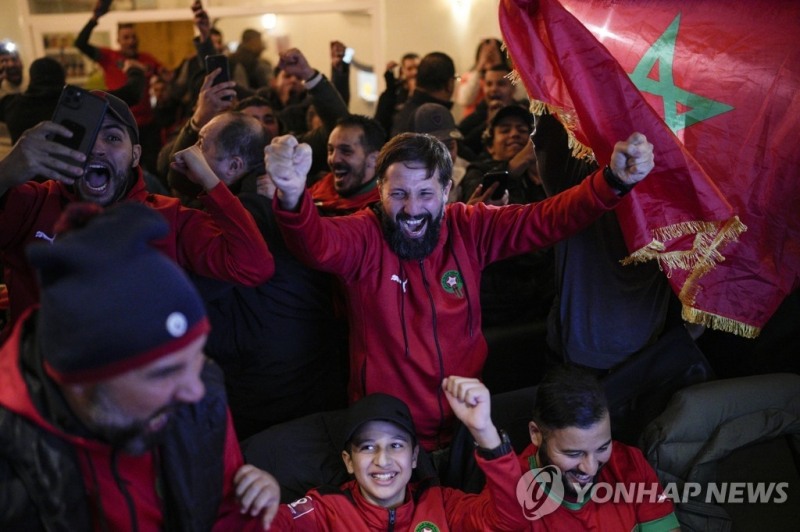 프랑스 마르세유에서 모로코를 응원하는 축구 팬들[사진=연합뉴스]