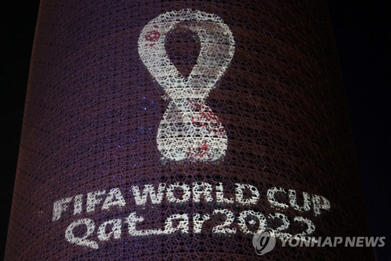 카타르 월드컵 로고가 새겨진 건물 [사진=연합뉴스]