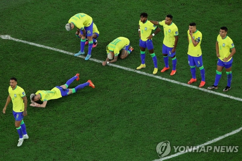 크로아티아에 패한 뒤 실망한 브라질 선수들 [사진=연합뉴스] 