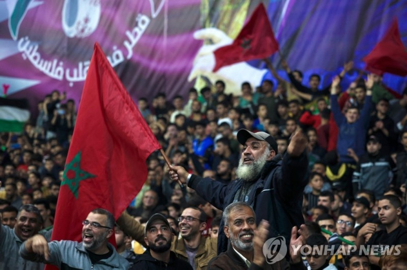 모로코의 4강 진출에 즐거워하는 팔레스타인 축구팬들 [사진=연합뉴스] 