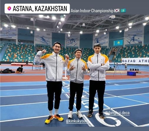 아시아실내육상선수권대회가 열리는 카자흐스탄에 도착한 한국 선수들.왼쪽부터 남자 높이뛰기 우상혁, 김국영.