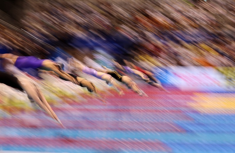28일 일본 후쿠오카 마린 메세 후쿠오카홀에서 열린 2023 세계수영선수권 여자 접영 50ｍ 예선 경기에서 선수들이 출발하고 있다. [연합뉴스]