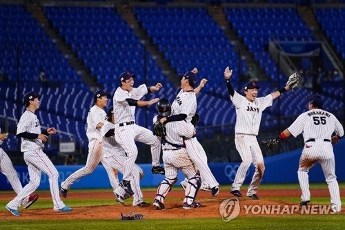 도쿄올림픽에서 우승이 확정자 기뻐하는 일본 야구 대표팀 선수들 [AP=연합뉴스 자료사진]