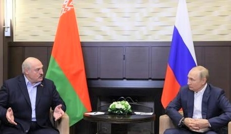 알렉산드르 루카셴코 벨라루스 대통령(좌)과 블라디미르 푸틴.. [사진=스푸트니크 연합뉴스]