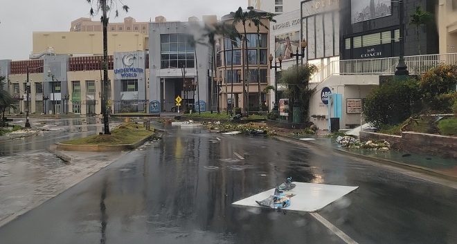 태풍 '마와르' 피해를 입은 괌 거리. [사진=연합뉴스]