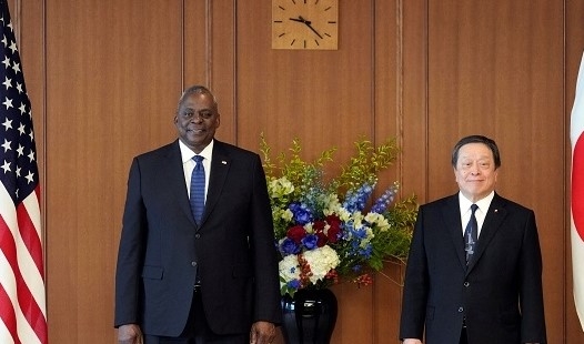 로이드 오스틴 미국 국방장관(왼쪽)과 하마다 야스카즈 일본 방위상이 1일 도쿄 방위성에서 양국 국방장관 회담을 가졌다. [사진=연합뉴스]