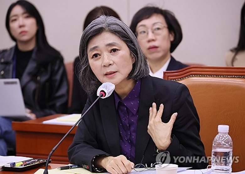 의원 질의에 답변하는 김행 여성가족부 장관 후보자(사진=연합)