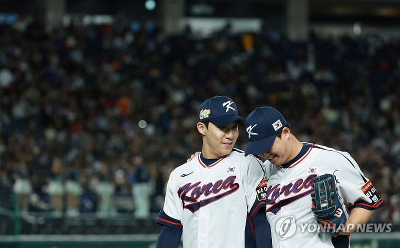 용띠 야구선수인 삼성 라이온즈 원태인(왼쪽)과 한화 이글스 노시환(연합뉴스)