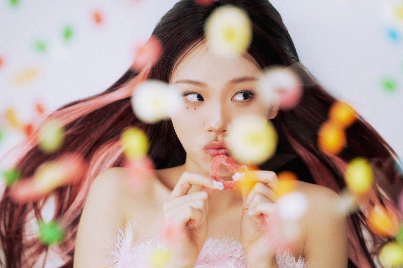 비비, 'Sugar Rush' 뮤직비디오 공개…‘핑크빛 로맨틱 코미디’