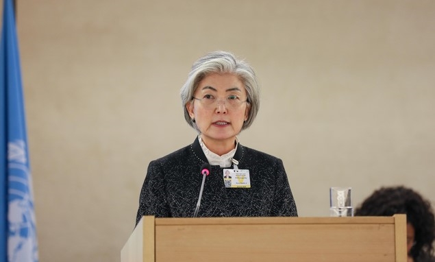 강경화 외교부 장관이 24일 오후(현지시간) 스위스 제네바에서 열린 제43차 유엔 인권이사회 고위급회의에 참석해 기조연설을 하고 있다.