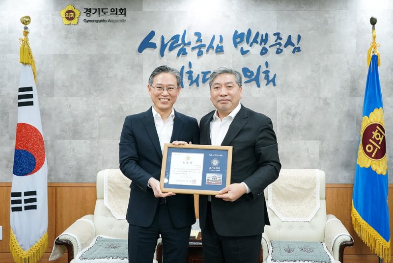 우측부터 경기도의회 송한준 의장, (주)신세계사이먼 조창현 대표