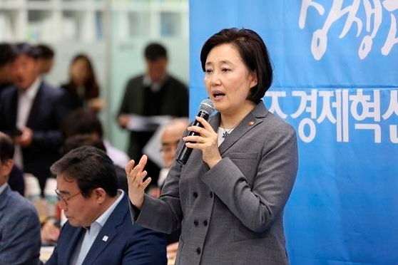박영선 장관, ‘코로나19 진단키트’ 긴급사용승인 기업 방문