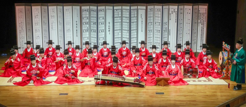 양주풍류악회가 수제천을 연주하고 있다. [크라운해태제과 제공]
