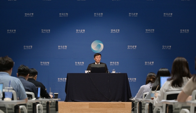 이창용 한국은행 총재가 23일 서울 중구 한국은행 본부에서 열린 통화정책방향 기자간담회에서 발언하고 있다.(사진=뉴시스)