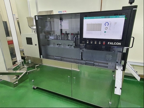알피바이오의 연질캡슐 검수 자동화 설비(비전 선별기) 설치된 공장 모습