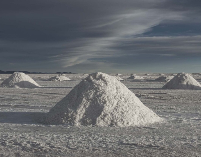 리튬이 매장되어있는 볼리비아 우유니 소금사막
