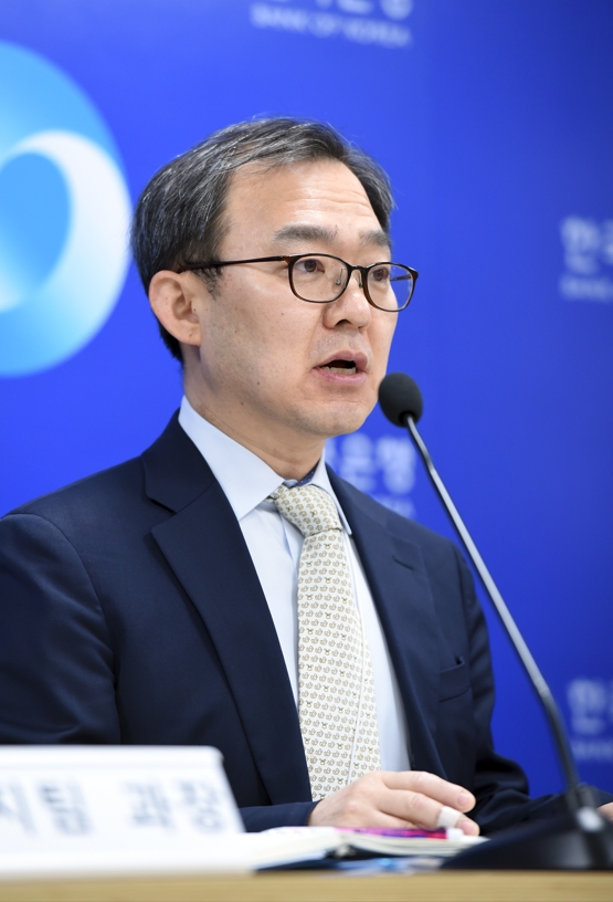 사진= 송재창 금융통계부장이 8일 오전 서울 중구 한국은행에서 2024년 1월 국제수지(잠정)의 주요 특징을 설명하고 있다.