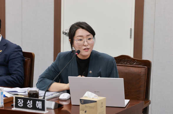 질문하고 있는 장성해 의원