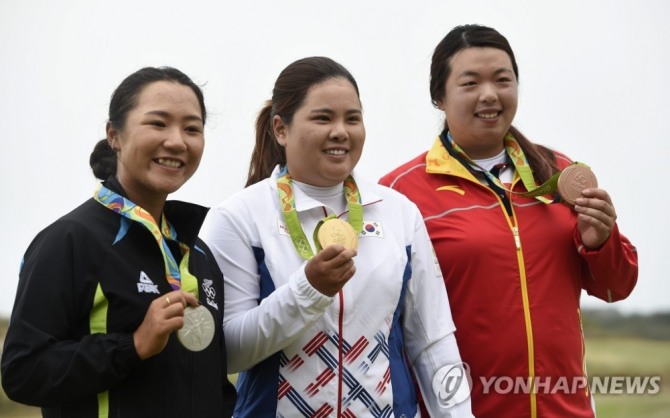 2016년 리우올림픽 여자골프에서 금메달을 수상한 박인비(가운데) [EPA=연합뉴스]