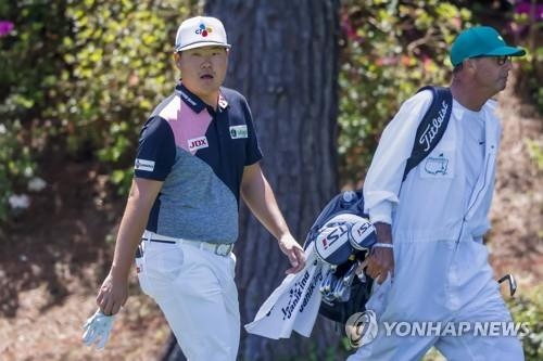 연습 라운드 도중 코스를 이동하는 임성재.<br />[AFP/게티이미지=연합뉴스]