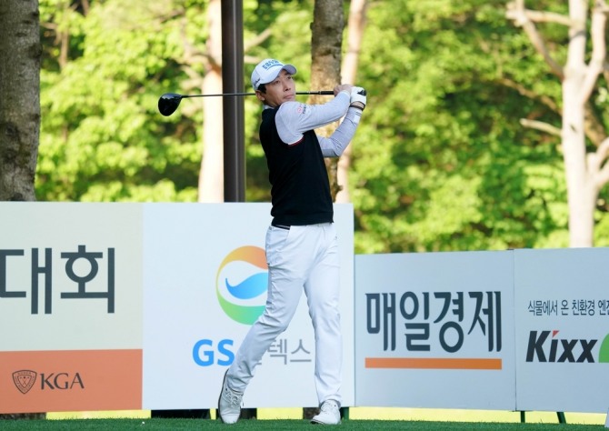 이동민의 티샷.[GS 칼텍스 매경오픈 조직위 제공]