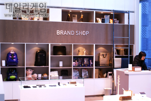 엔씨소프트, 엔씨 브랜드샵과 까페 인기
