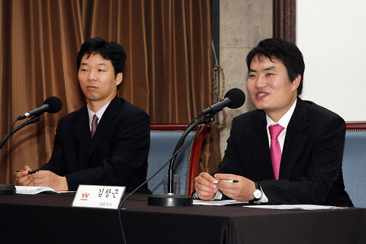 웹젠 김창근-김병관 각자 대표 "행복한 동거 시작된다"