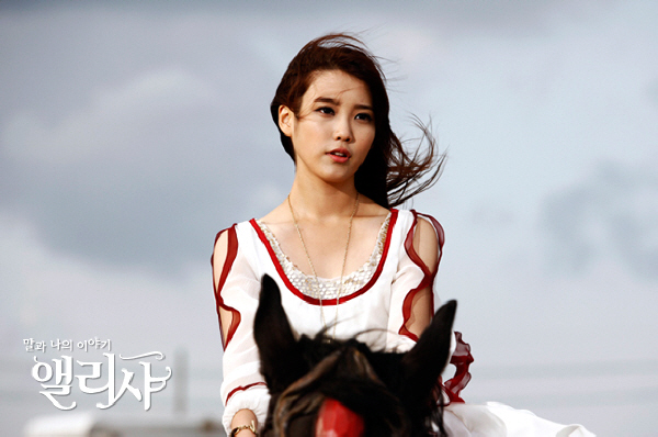 아이유, '앨리샤' CF 촬영 현장