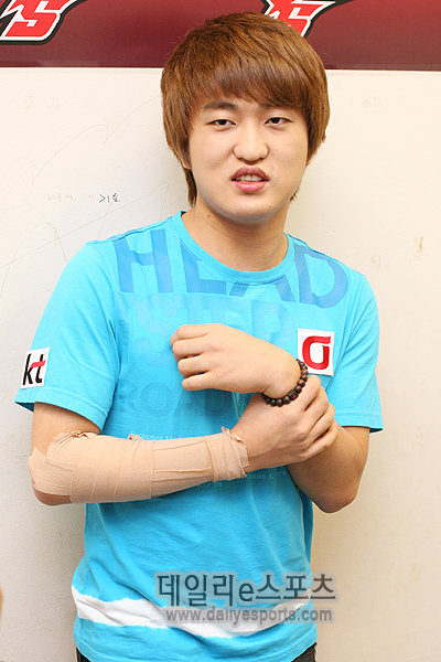 KT 이영호, 오른팔 집중 치료 돌입