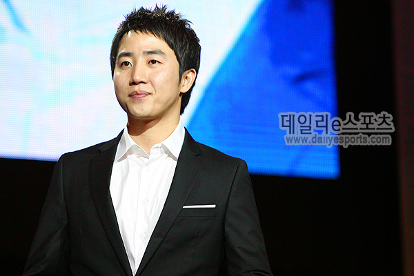 LOL 감독 맡은 홍진호 "지도자로 2와의 악연 끊겠다"