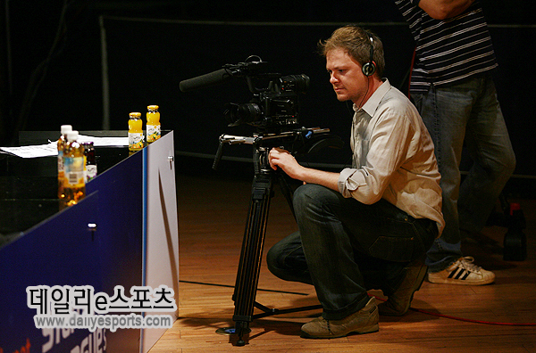 스티븐 두트 감독 "e스포츠를 통해 한국 알리고파"