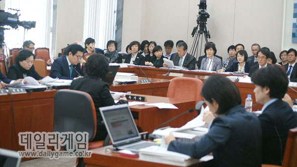 게등위 내년 국고보조금 전액삭감… 등급분류 파행예상