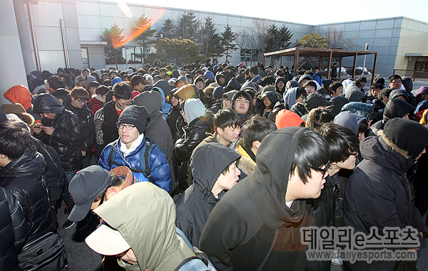 액션토너먼트 결승전 '인산인해'