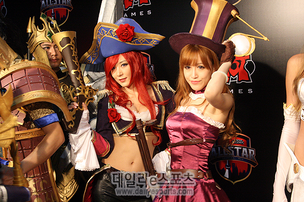 대륙의 LOL 코스프레는 스케일이 다르다!