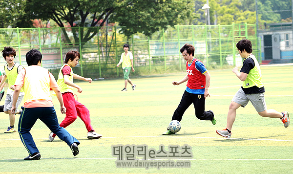STX-삼성전자-8게임단 연합 축구로 친목 다져