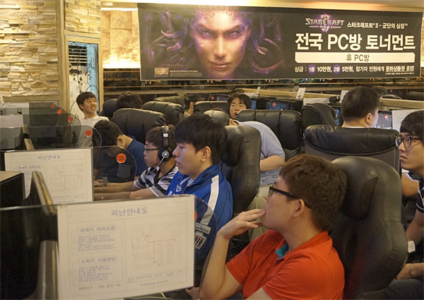 '택뱅리쌍' 송병구, 스타2 아마추어 위해 전략 강의