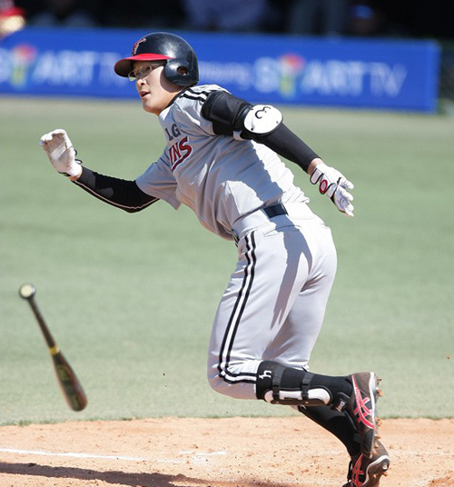 ▲지난2일경기서멀티히트를기록하며팀5연승을이끈문선재.사진