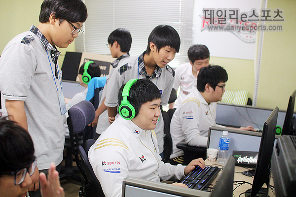 KT 게임단 찾은 학생들 "나도 프로게이머가 될테야!"
