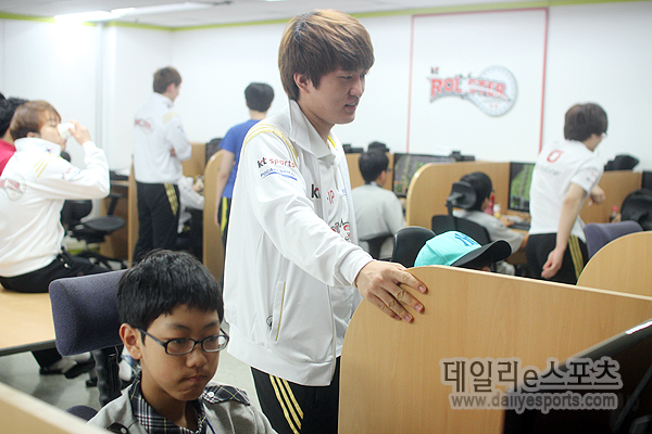 KT 게임단 찾은 학생들 "나도 프로게이머가 될테야!"