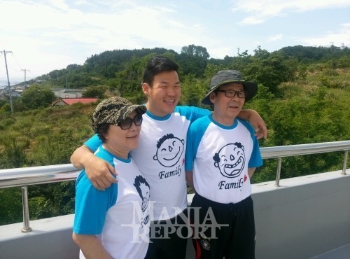 ▲지난23일대구경기서시구자로나선최장욱씨가족.사진│삼성라이온스