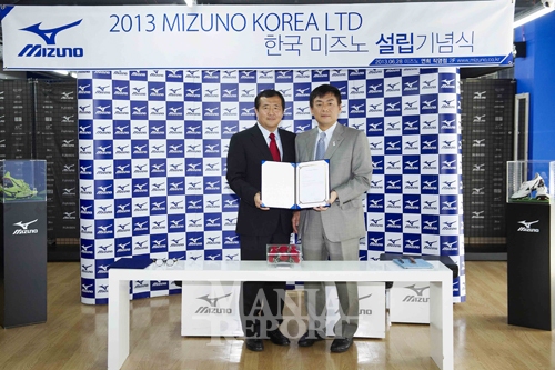 ▲미즈노코리아대표김창범(왼쪽)과미즈노재팬전무이사카토.사진