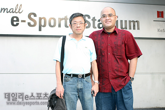 에디 림 인도네시아e스포츠협회장(왼쪽)과 프라나 아디나포에트라 부협회장.