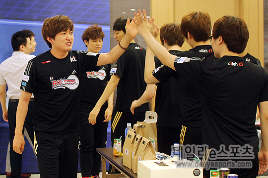 KT 이영호, 웅진 홍진표 잡고 42승으로 시즌 마무리