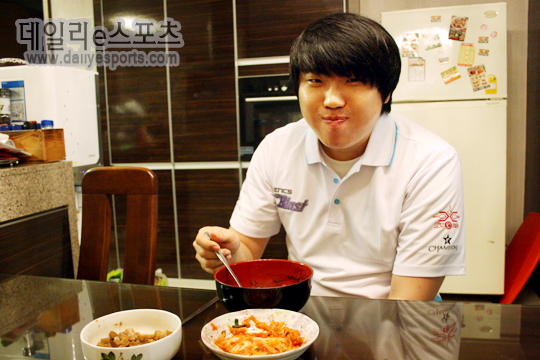 제닉스 숙소 밥 맛은 꿀맛! 그래서 살이 찌는 걸까요?