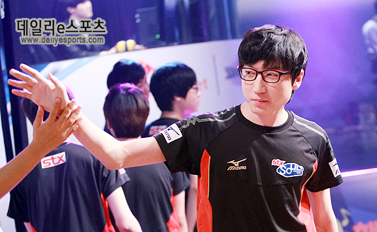 에이스 결정전에서 정명훈을 꺾으면서 군단의 심장 최강 테란임을 재입증한 STX 이신형,